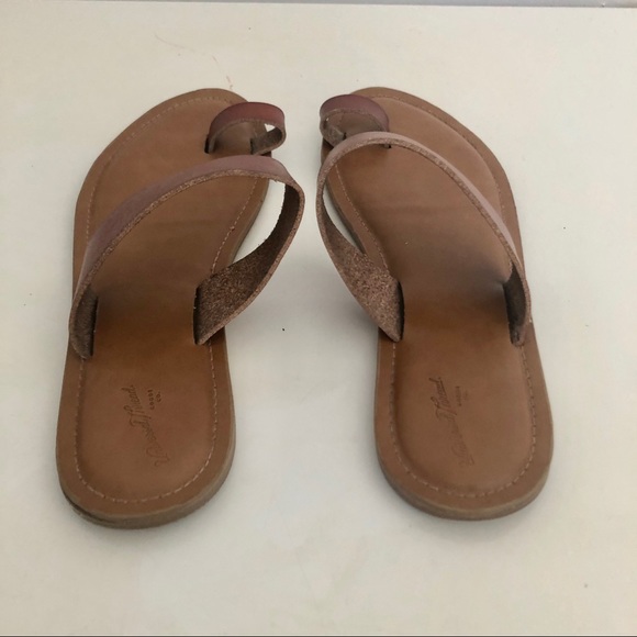 3 for $15 / Universal Thread sandals size 9 - Picture 4 of 5
